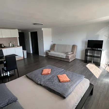 And Bis Trnovska Vas