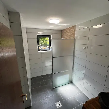 And Bis Trnovska Vas