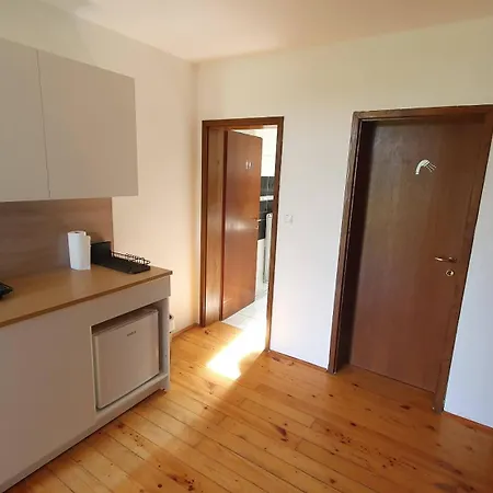 Inn And Bis Trnovska Vas