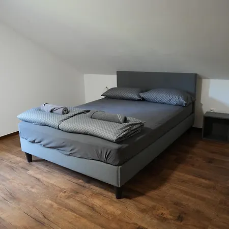 And Bis Trnovska Vas