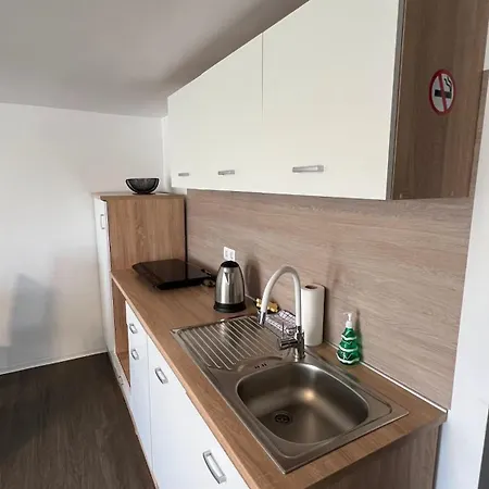 Inn And Bis Trnovska Vas