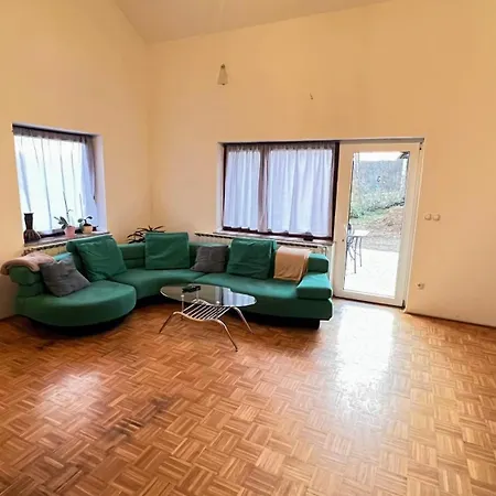 And Bis Trnovska Vas