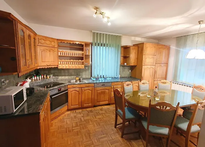 And Bis بيت ريفي