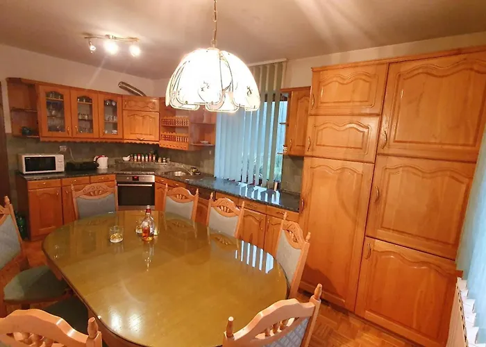 And Bis بيت ريفي