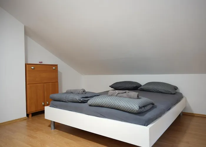 And Bis Trnovska Vas