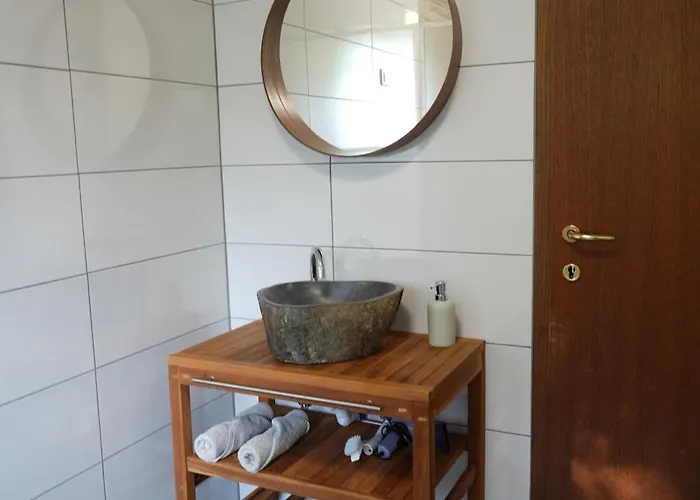 And Bis بيت ريفي