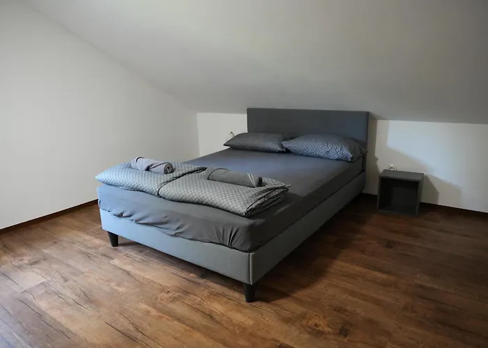 And Bis Trnovska Vas