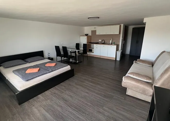 And Bis 3* Trnovska Vas