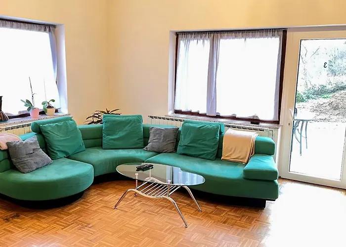 And Bis بيت ريفي